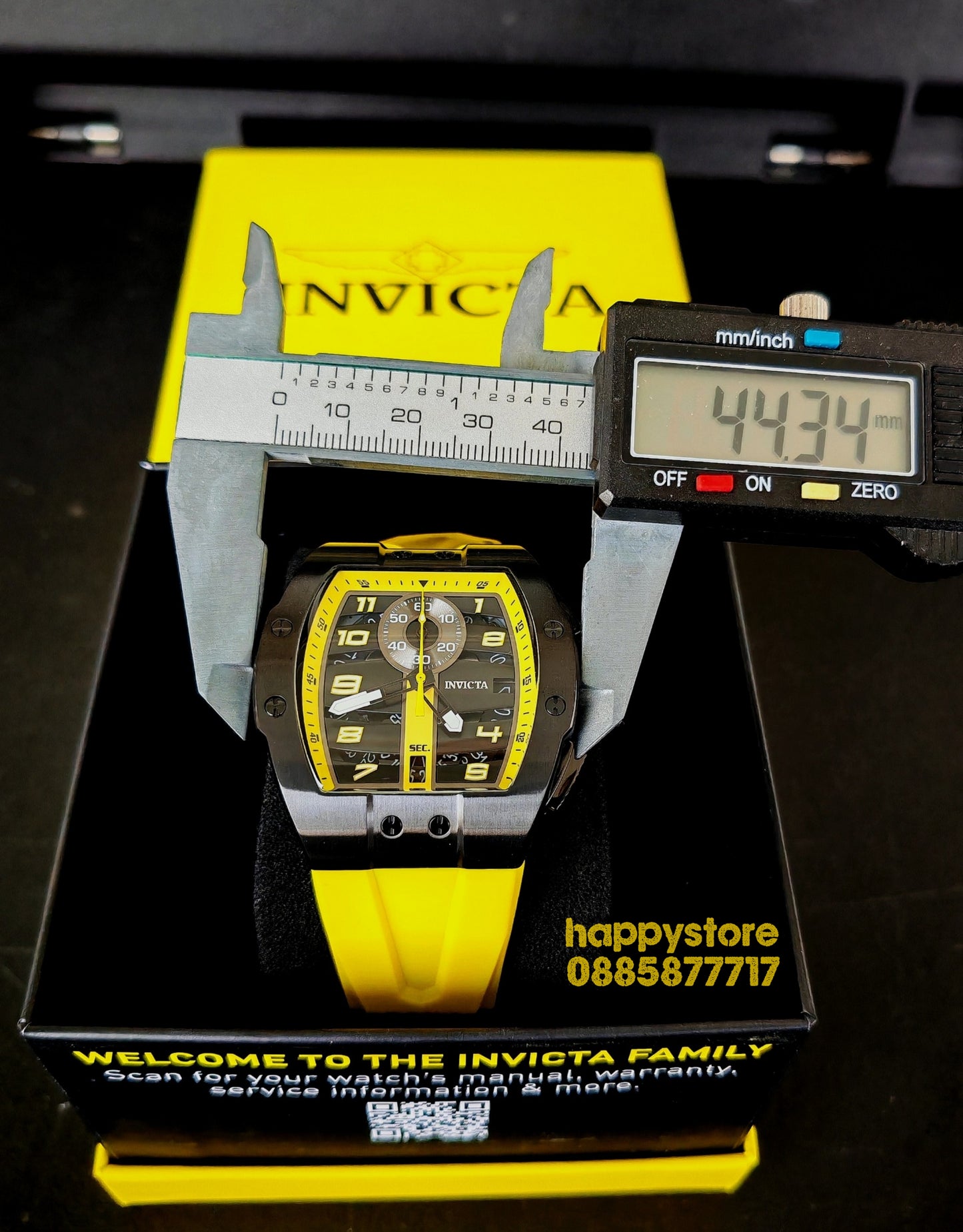 INVICTA Racing Yellow 44 mm